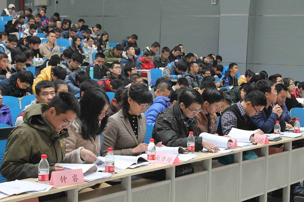 必赢bwin线路检测中心30032014级优良学风班答辩顺利举行